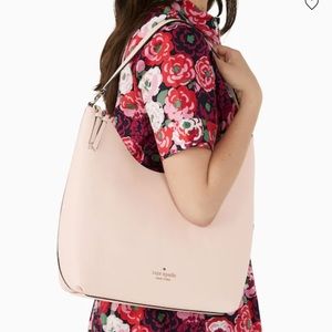 Kate Spade Zippy Shoulder Bag 13.4 x 14.6

COLOR:
Rose Smoke